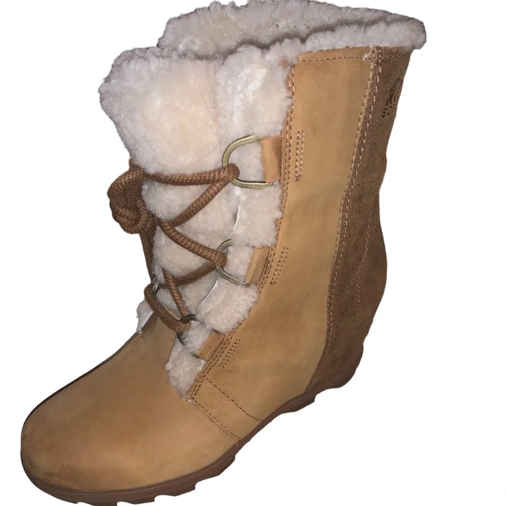 Sorel Lace Up Hidden Wedge Women’s Boots w/ shearling Light Tan Size 9